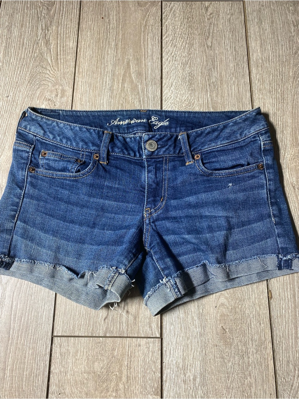 American Eagle Outfitters Women's Blue Denim Cutoff Shorts low rise Sz 8